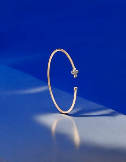 Bracciale rigido con croce diamanti elena braccini